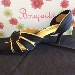 BOUQUETS Black micro suede shoes, 8.5 W, 3” heel